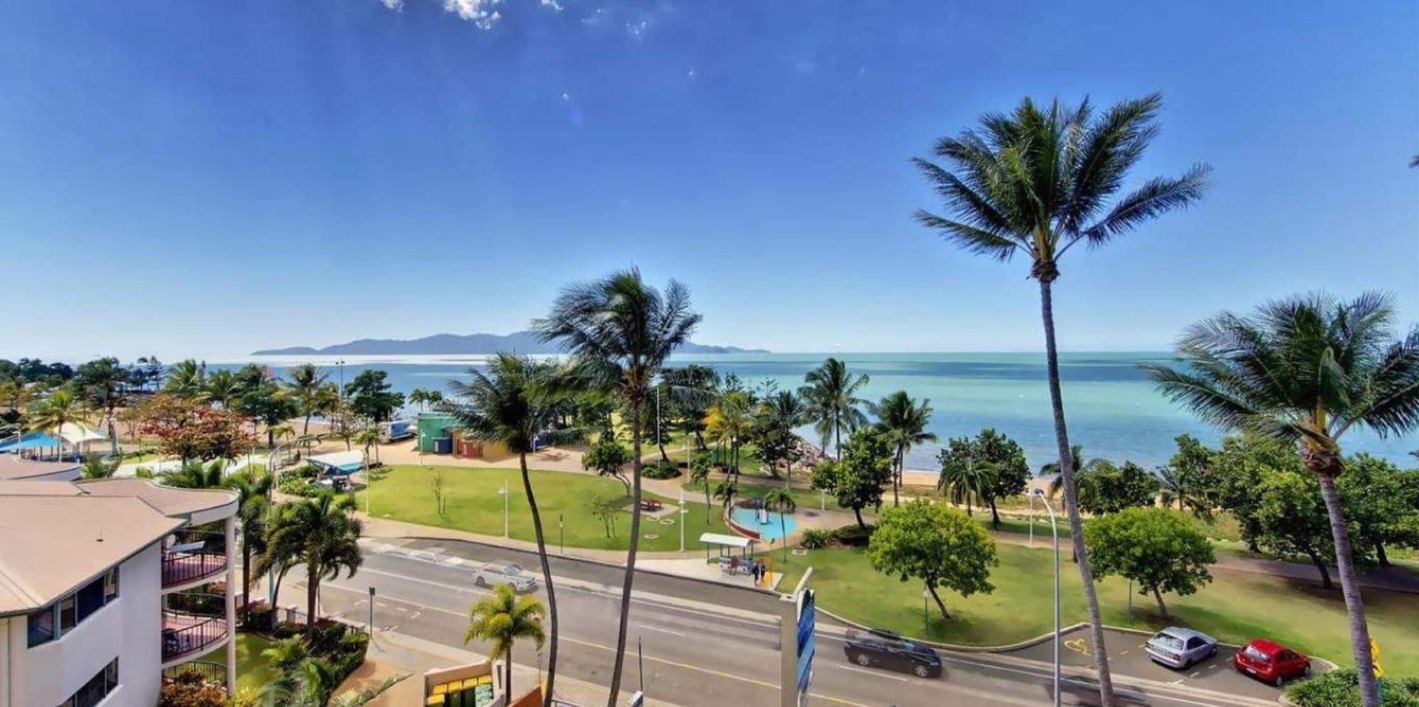 Aquarius On The Beach Townsville Exterior foto